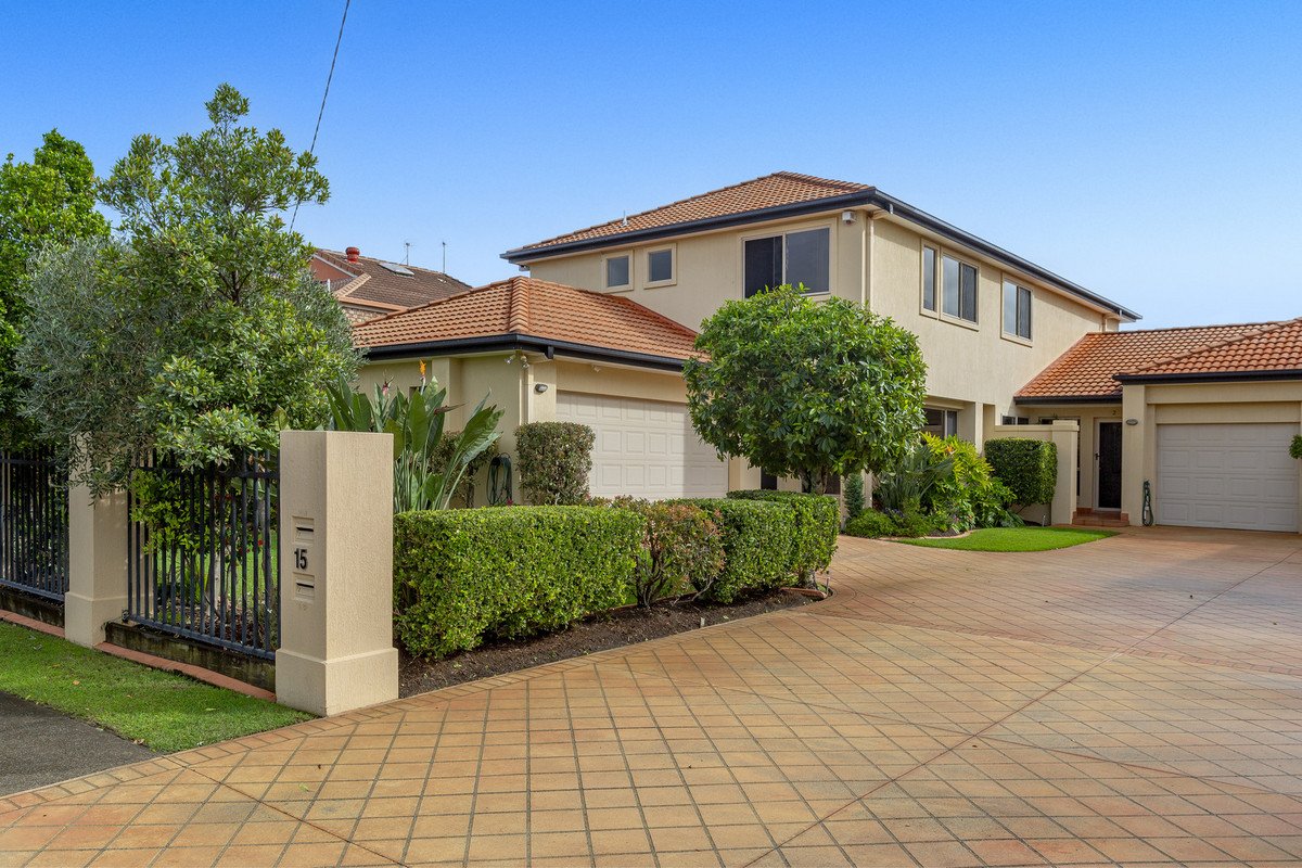 1/15 Ferny Fairway Burleigh Heads 2
