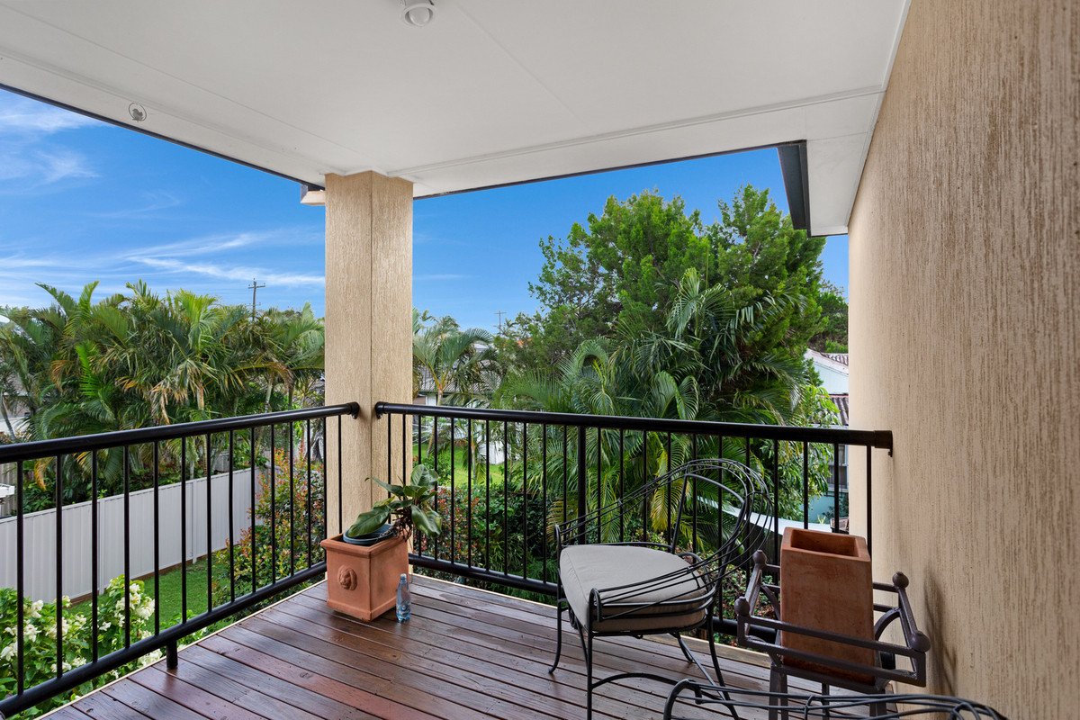 1/15 Ferny Fairway Burleigh Heads 9