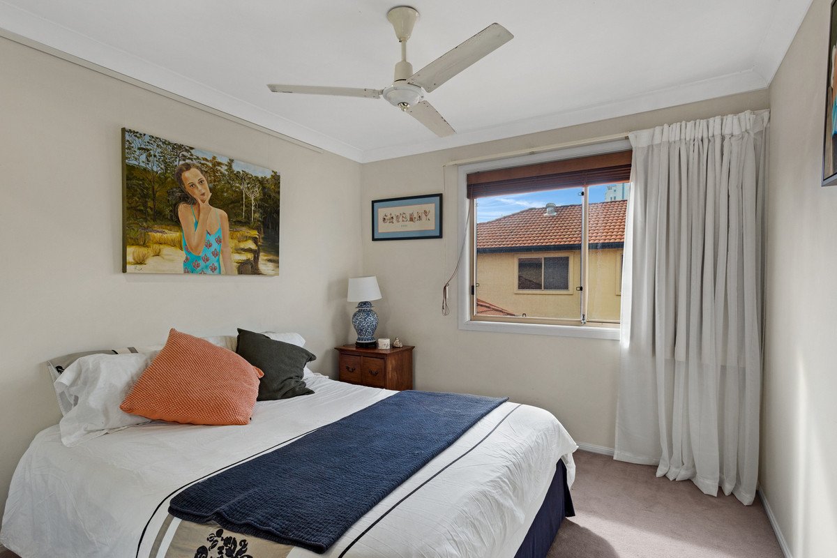 1/15 Ferny Fairway Burleigh Heads 11