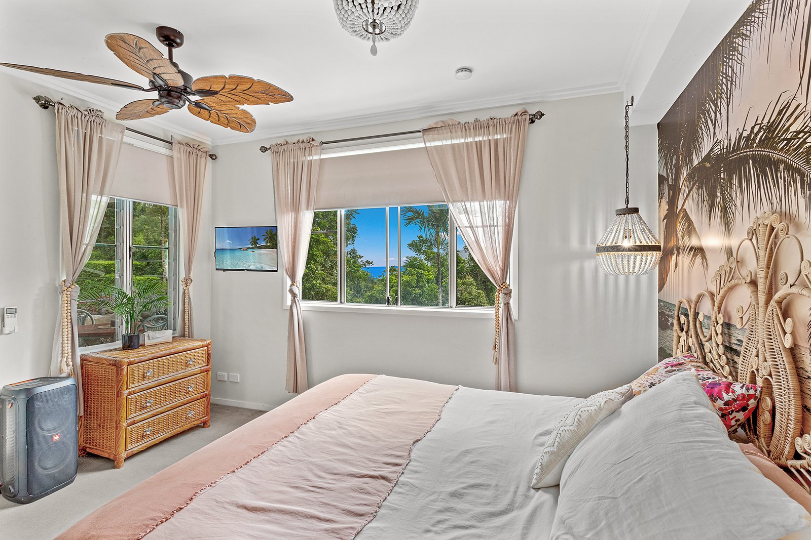 1/15 Flame Tree Court AIRLIE BEACH 8