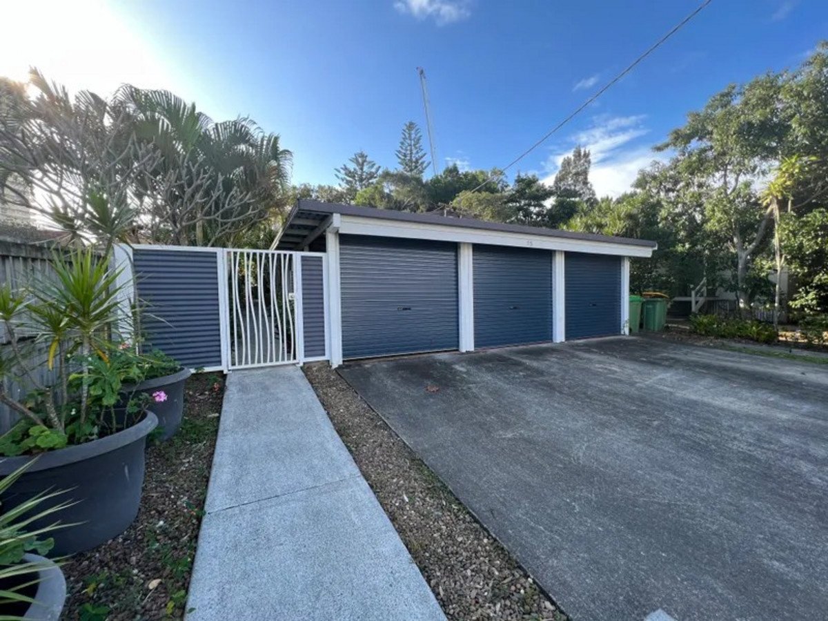 1/15 Hibiscus Haven  Burleigh Heads 1