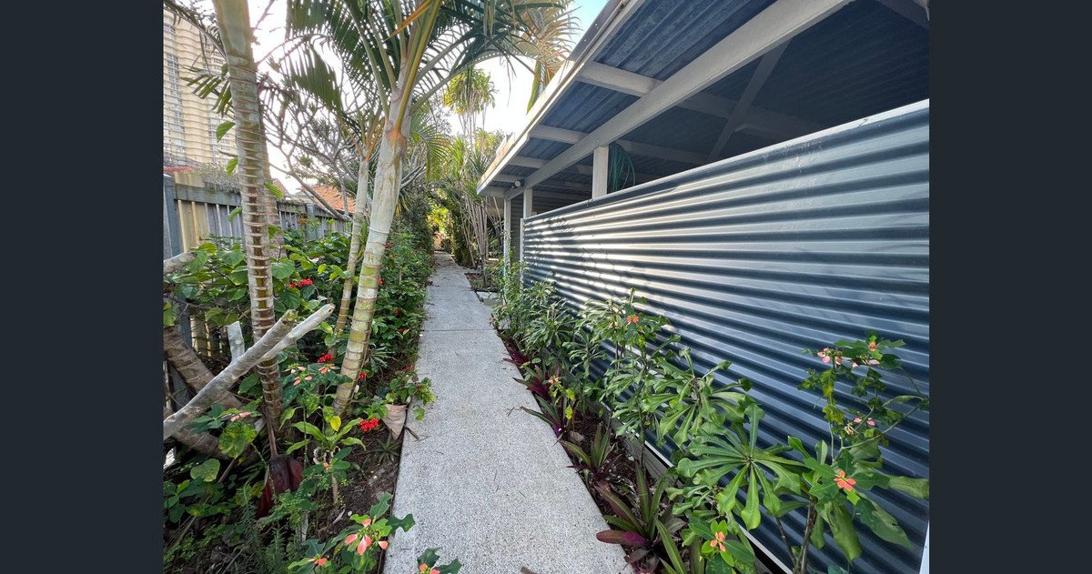 1/15 Hibiscus Haven  Burleigh Heads 2