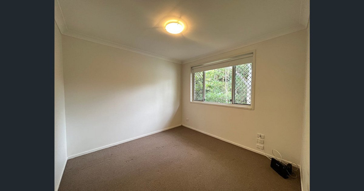 1/15 Hibiscus Haven  Burleigh Heads 9