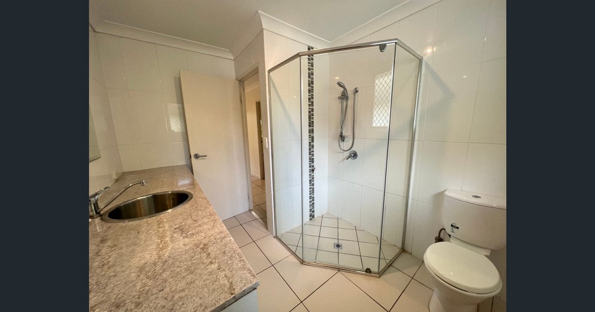 1/15 Hibiscus Haven  Burleigh Heads 11