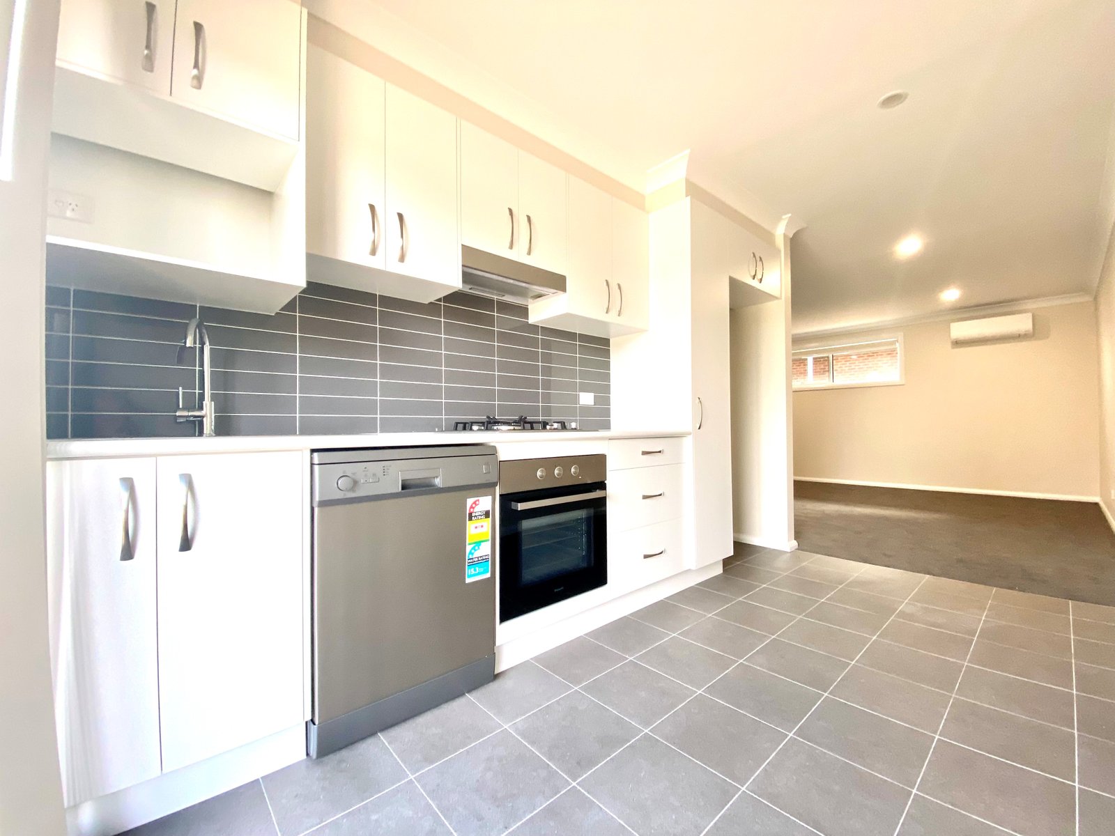 1/15 Leonora Crescent KOOTINGAL 3