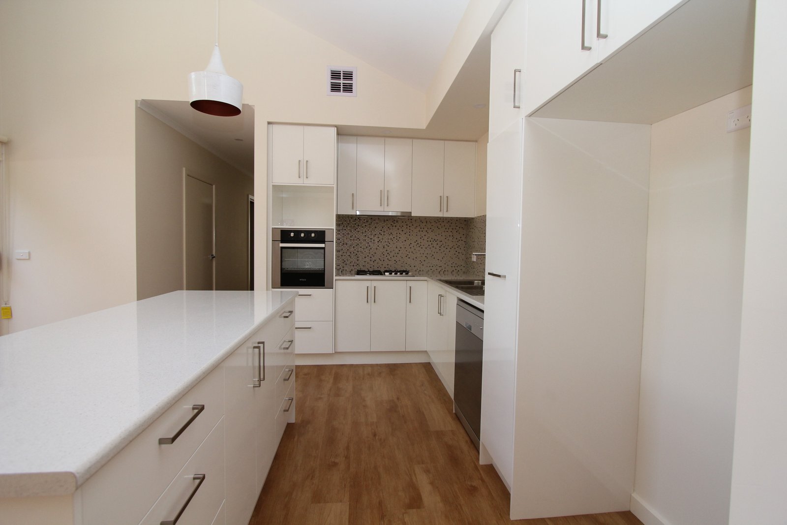 1/15 Monastery Drive WENDOUREE 3