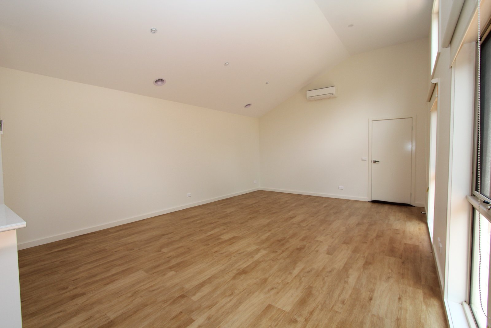 1/15 Monastery Drive WENDOUREE 6