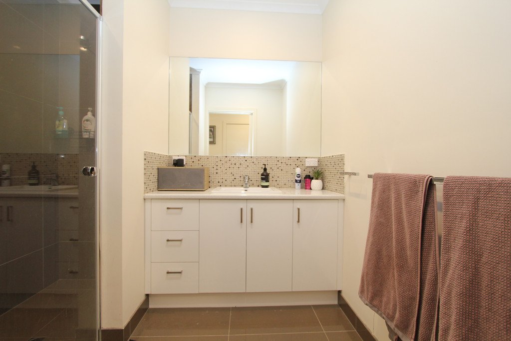 1/15 Monastery Drive WENDOUREE 10