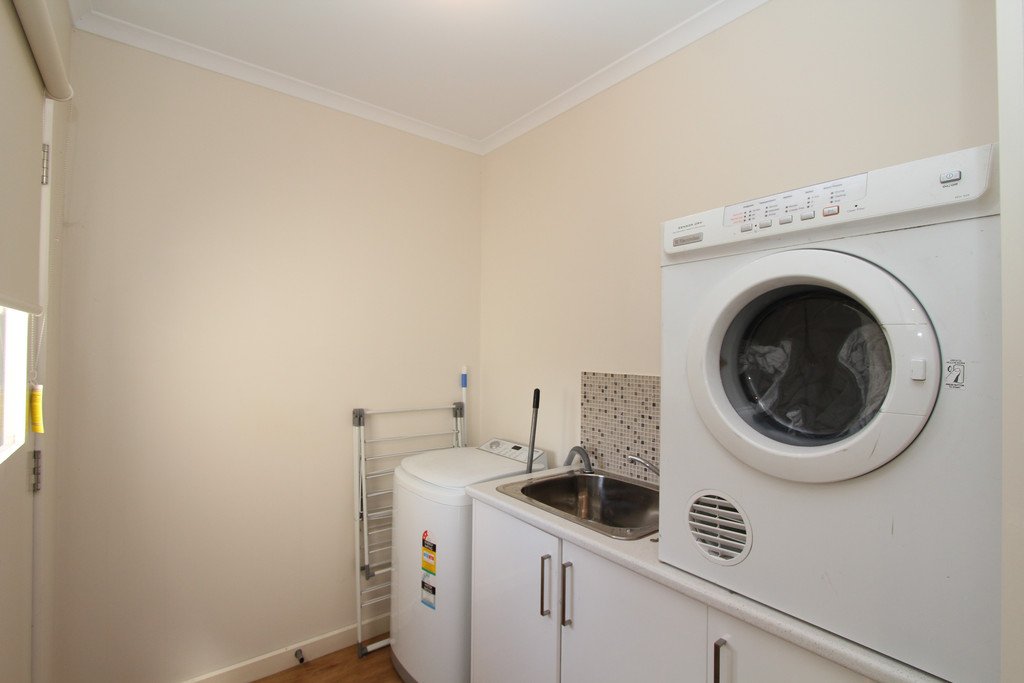 1/15 Monastery Drive WENDOUREE 12