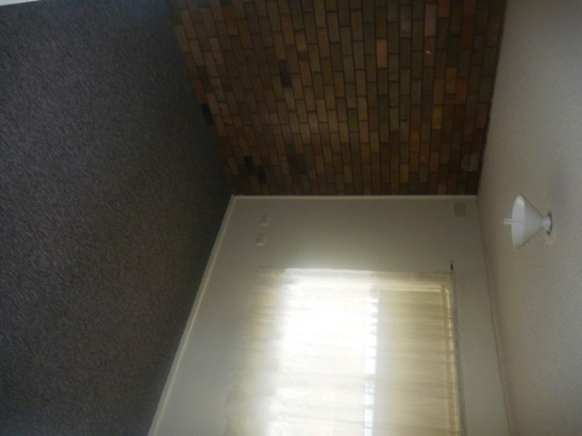 1/15 Nordlingen Drive TOLLAND 2