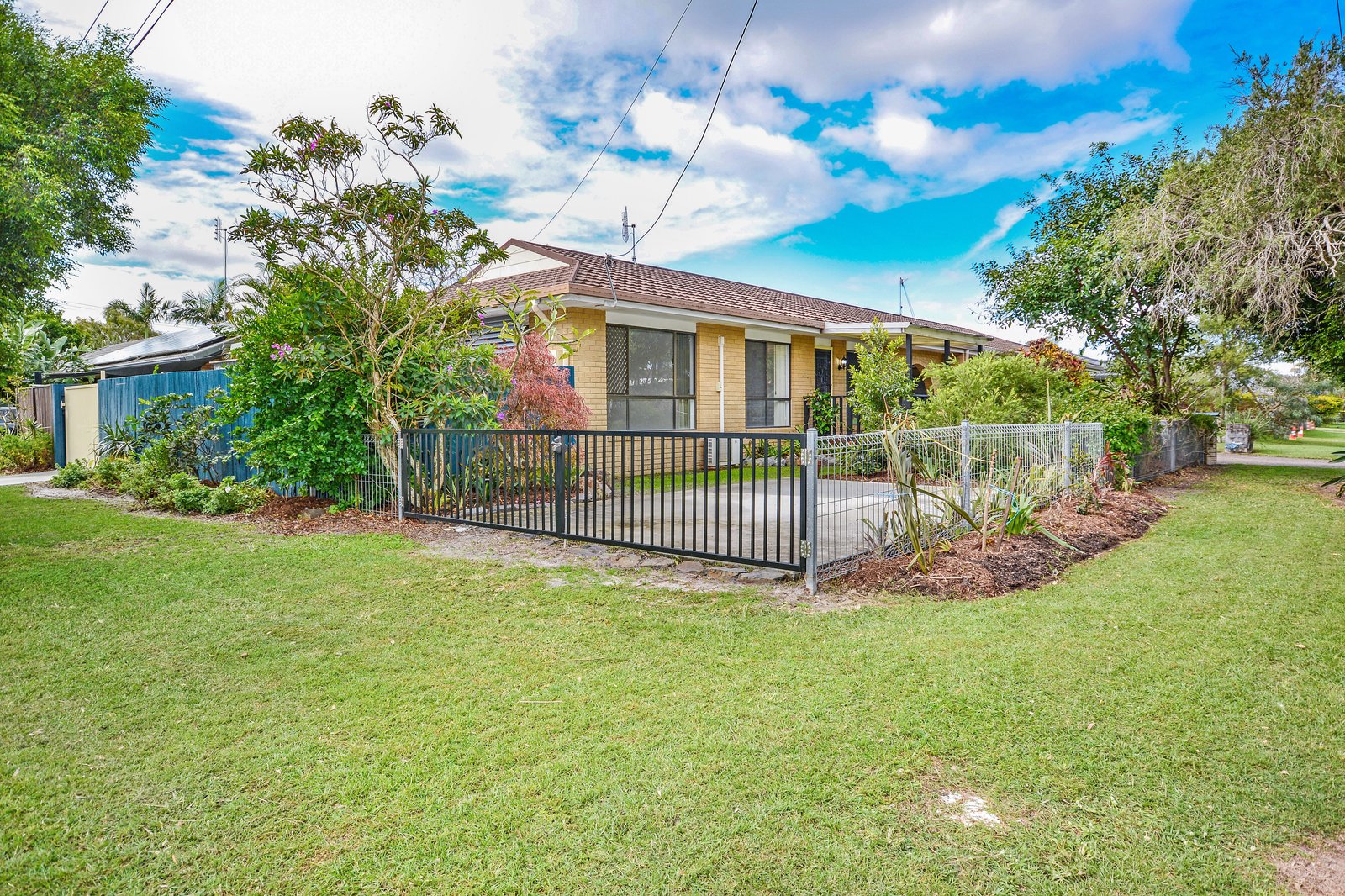 1/15 Poinciana Avenue BOGANGAR 1