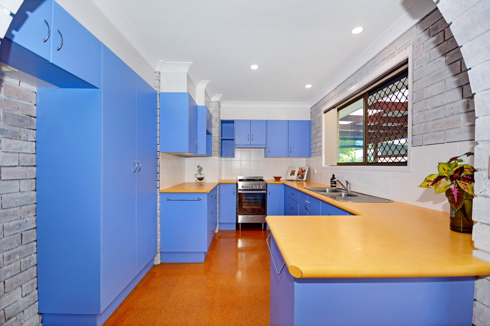 1/15 Poinciana Avenue BOGANGAR 3