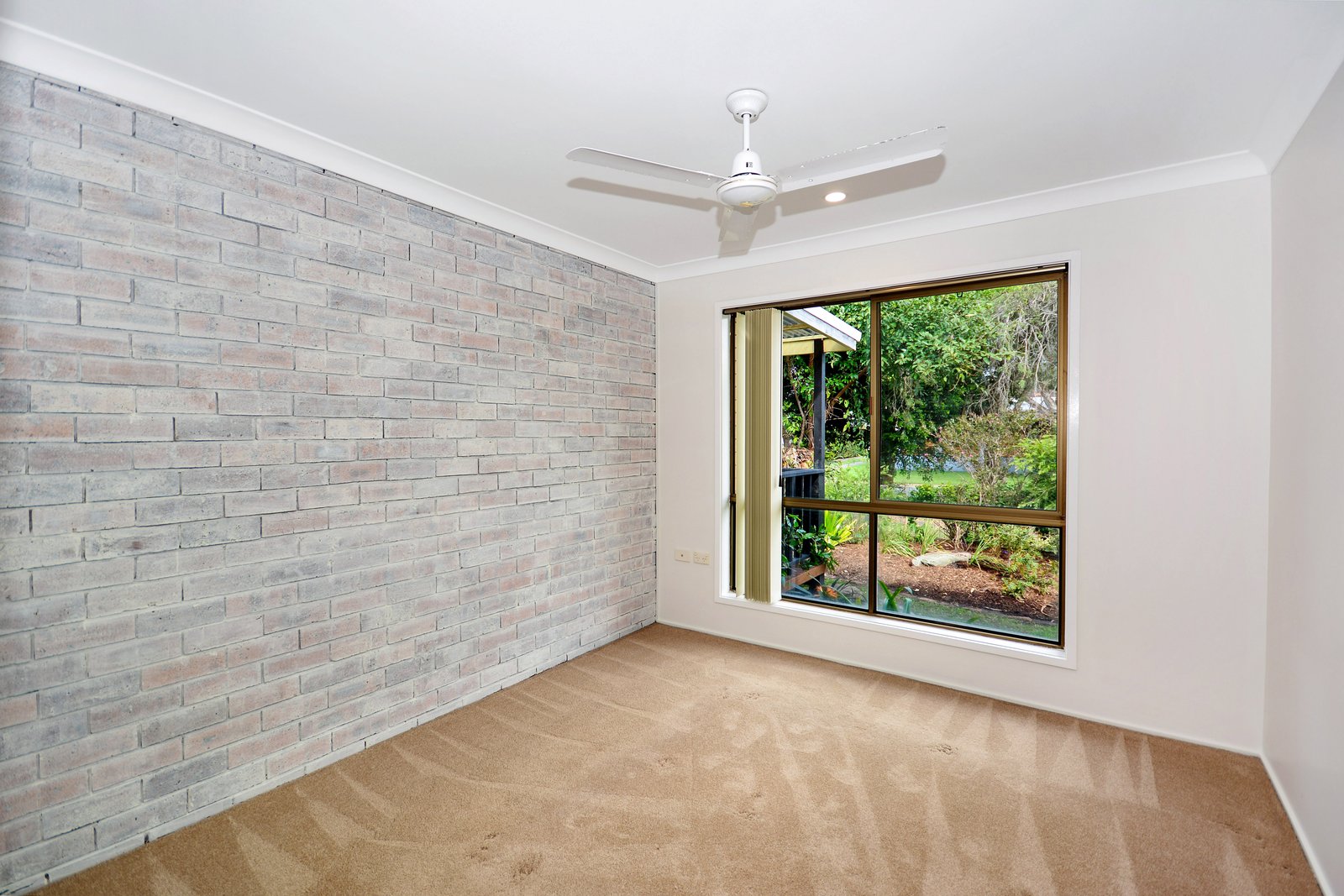 1/15 Poinciana Avenue BOGANGAR 6