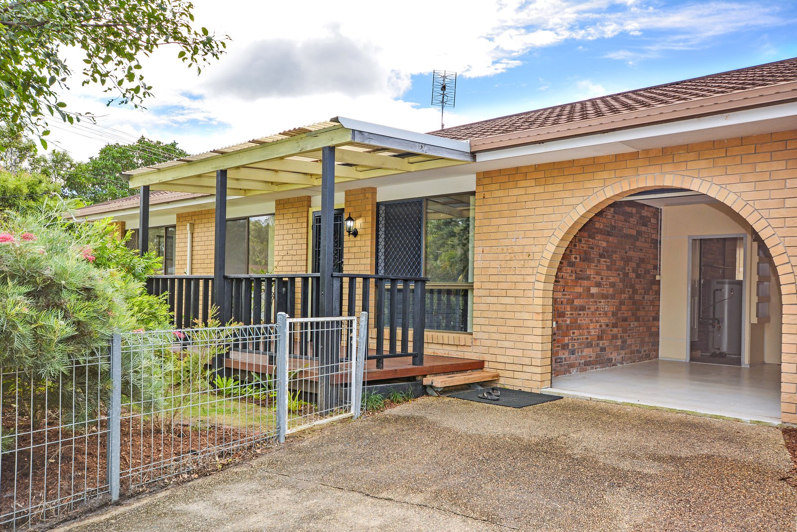 1/15 Poinciana Avenue BOGANGAR 10