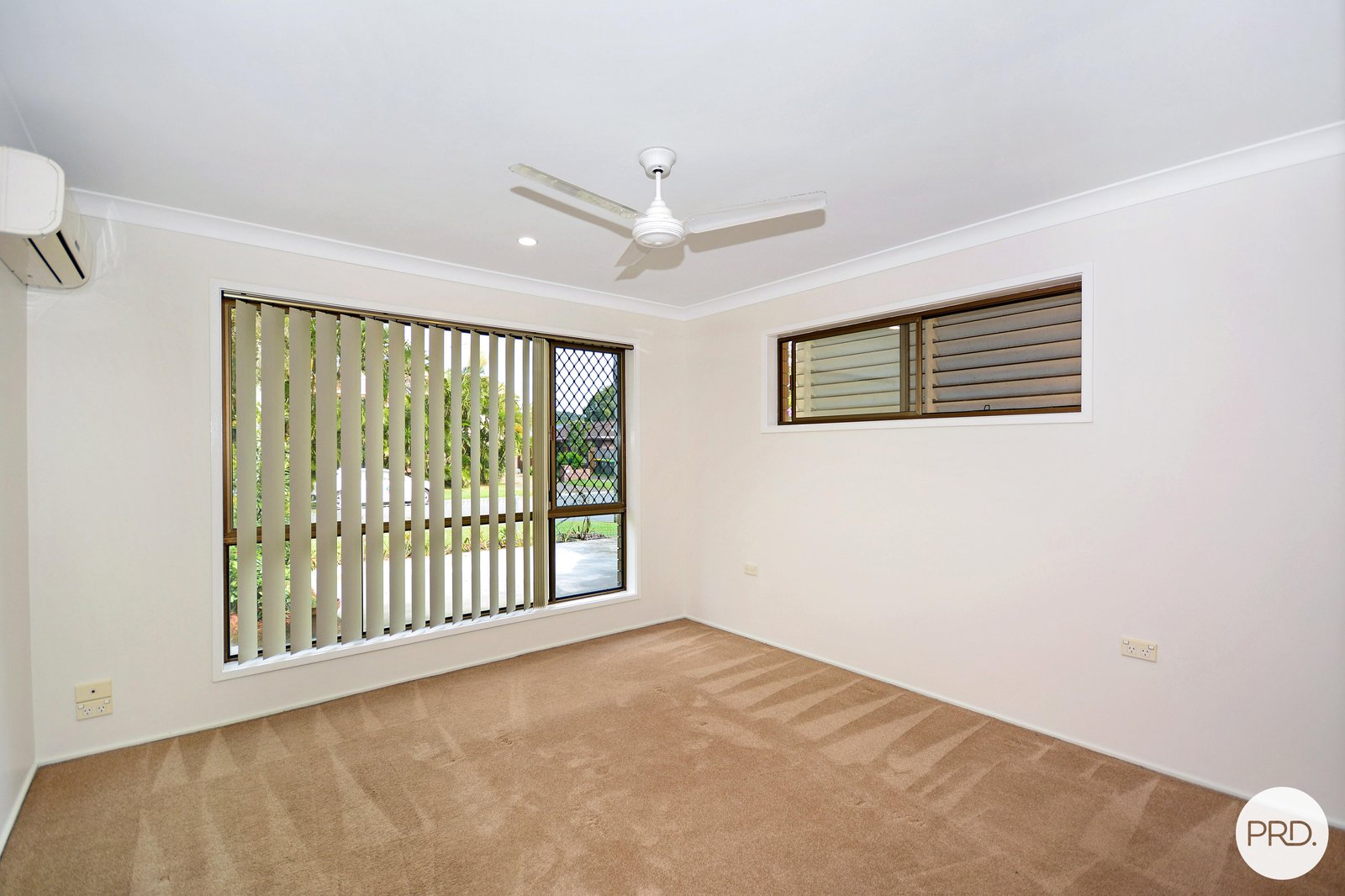 1/15 Poinciana Avenue BOGANGAR 4