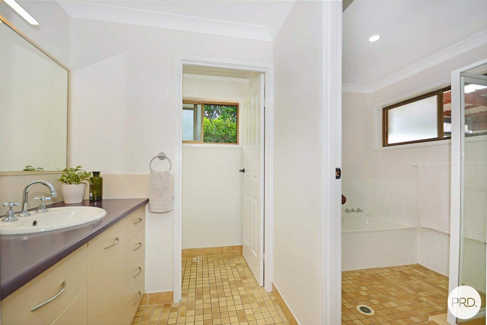 1/15 Poinciana Avenue BOGANGAR 6