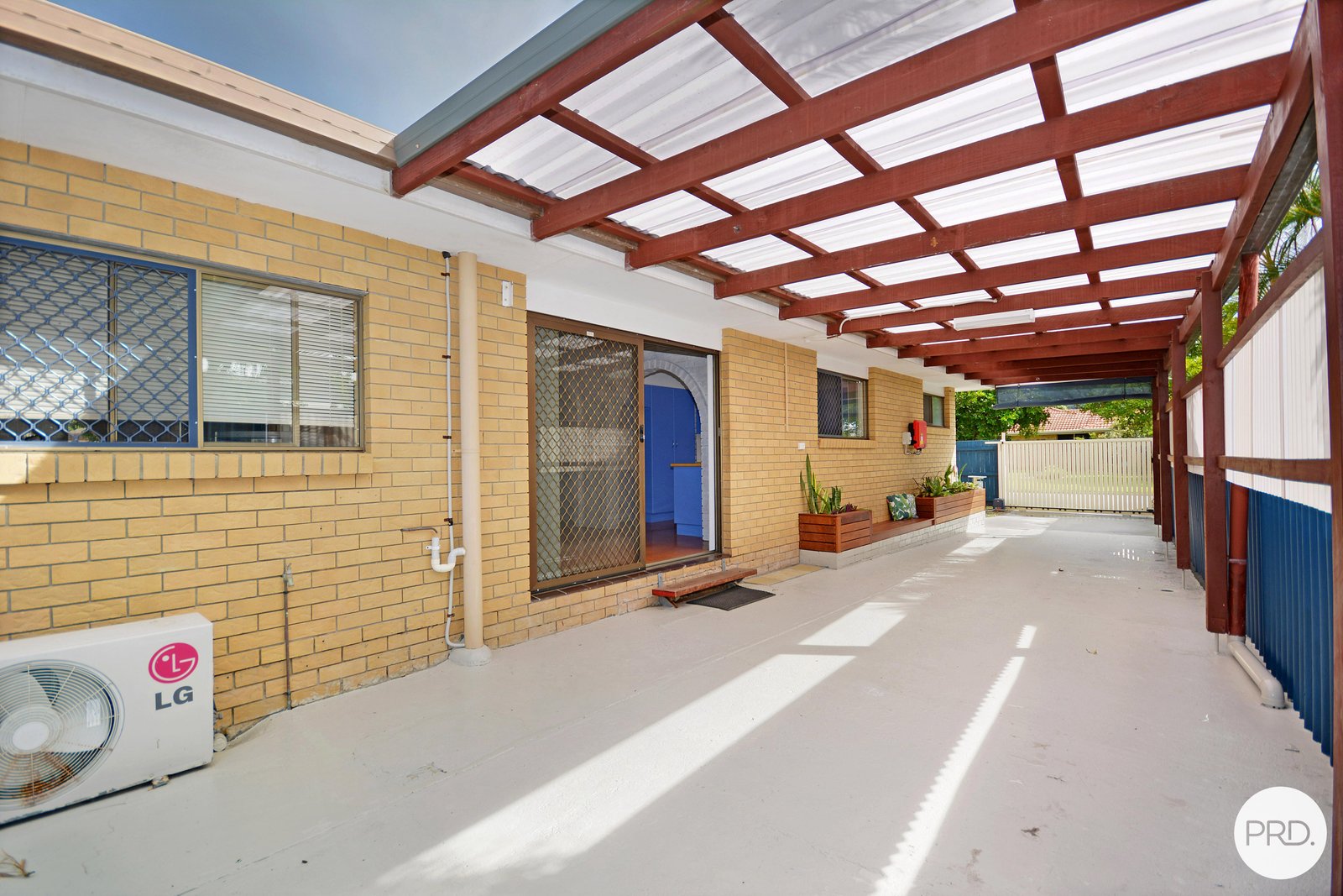 1/15 Poinciana Avenue BOGANGAR 7