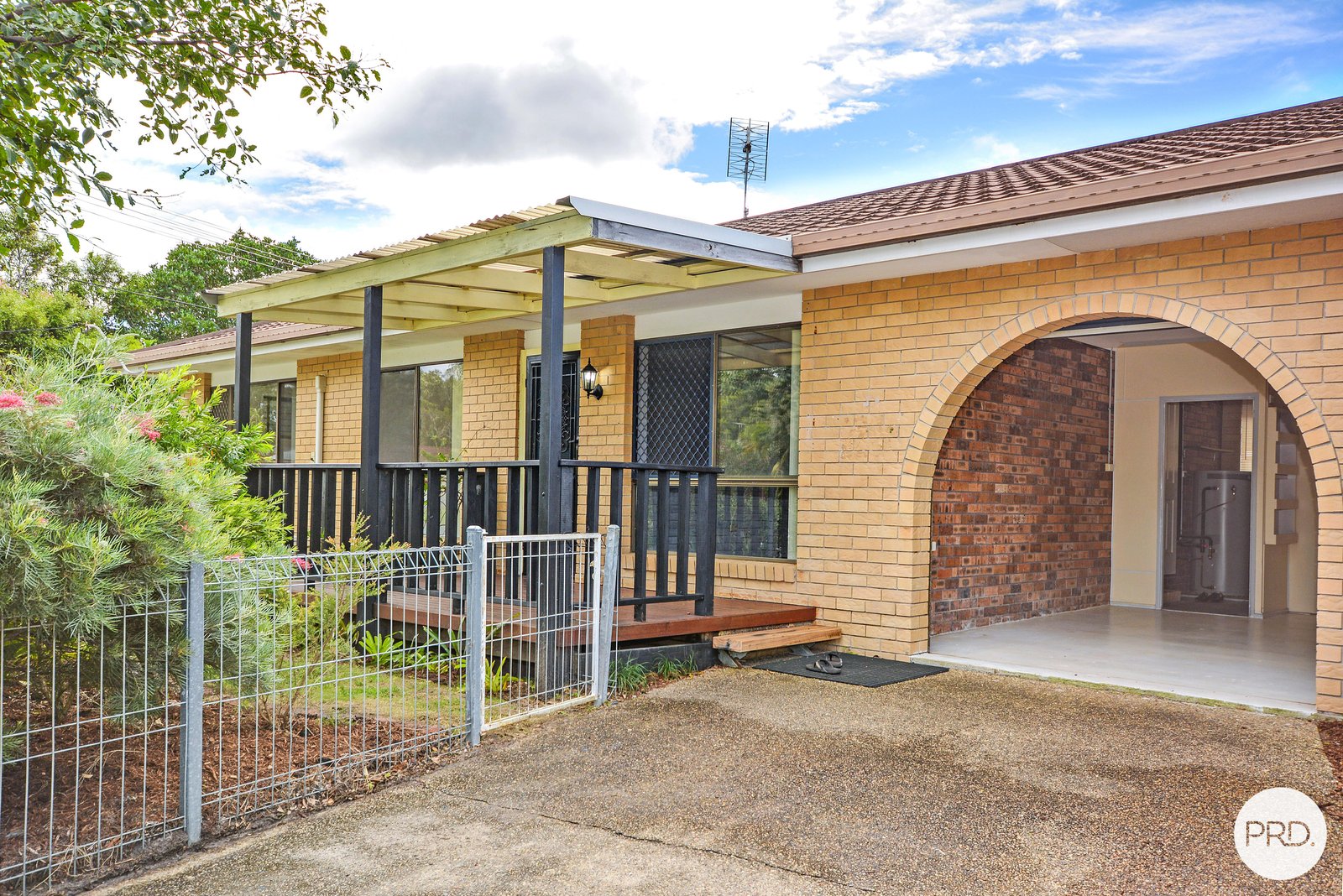 1/15 Poinciana Avenue BOGANGAR 9