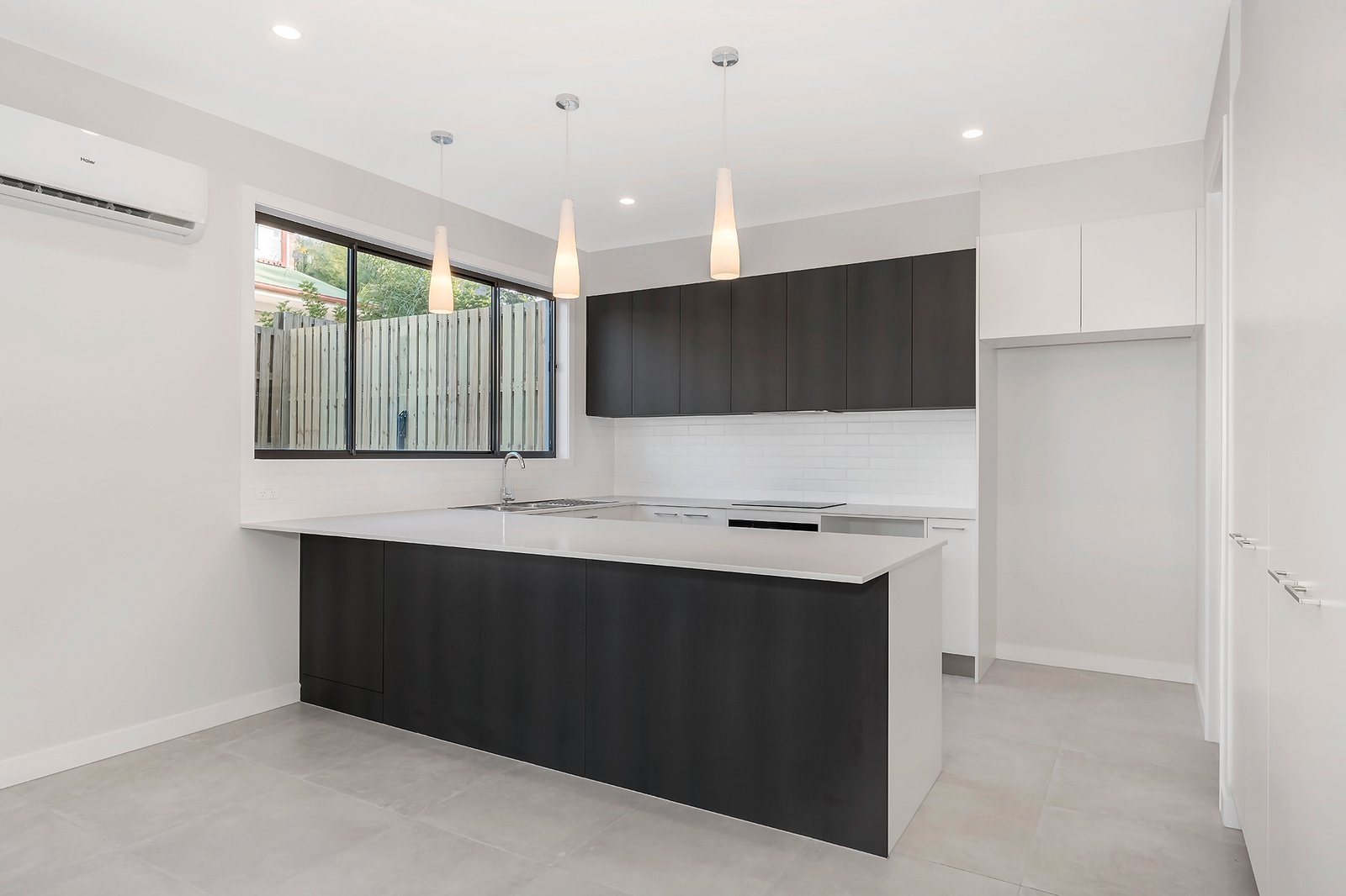 1/15 Robert Street MUDGEERABA 2