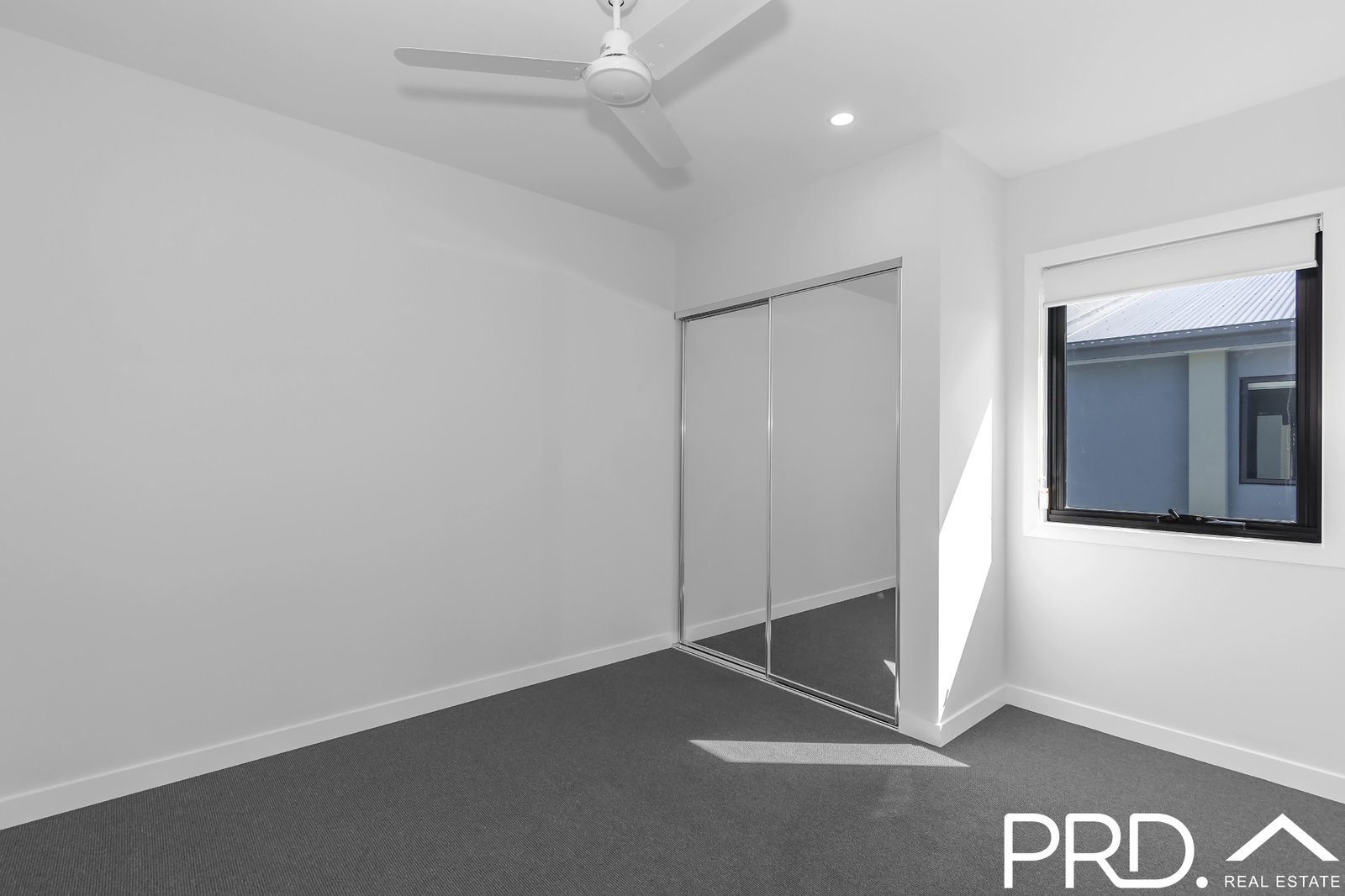 1/15 Robert Street MUDGEERABA 8