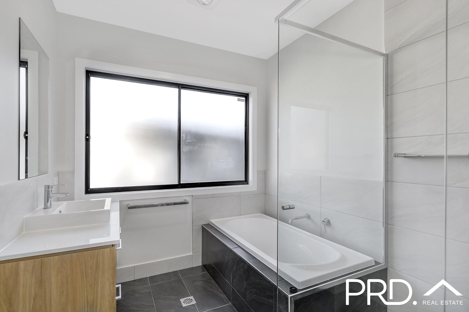 1/15 Robert Street MUDGEERABA 9