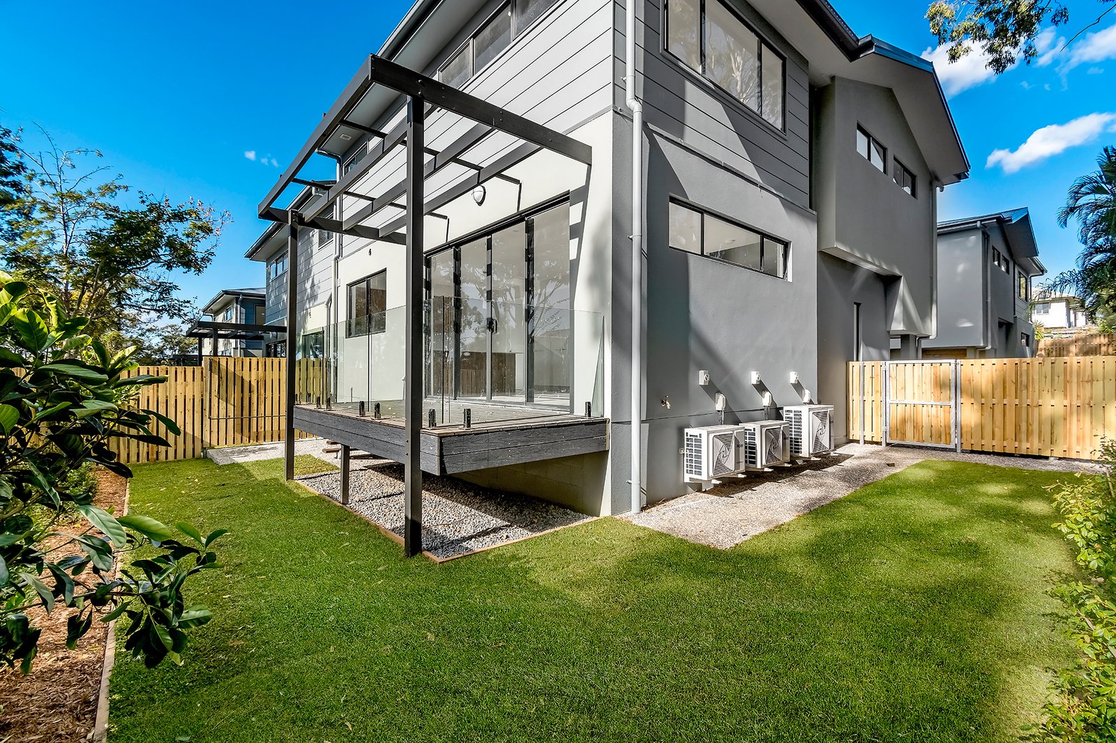 1/15 Robert Street MUDGEERABA 2