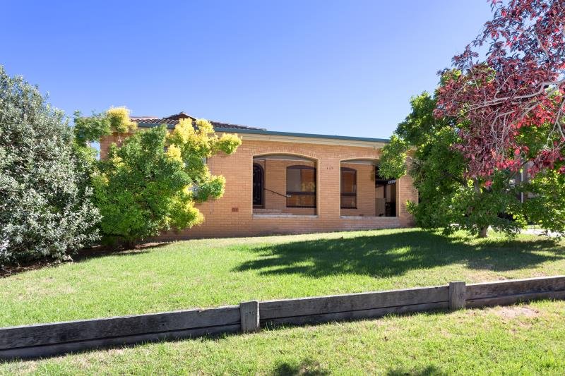 115 Simkin Crescent KOORINGAL 1