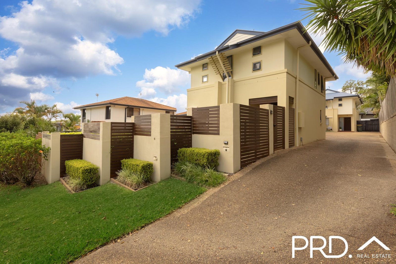 1/15 The Links  ROBINA 1