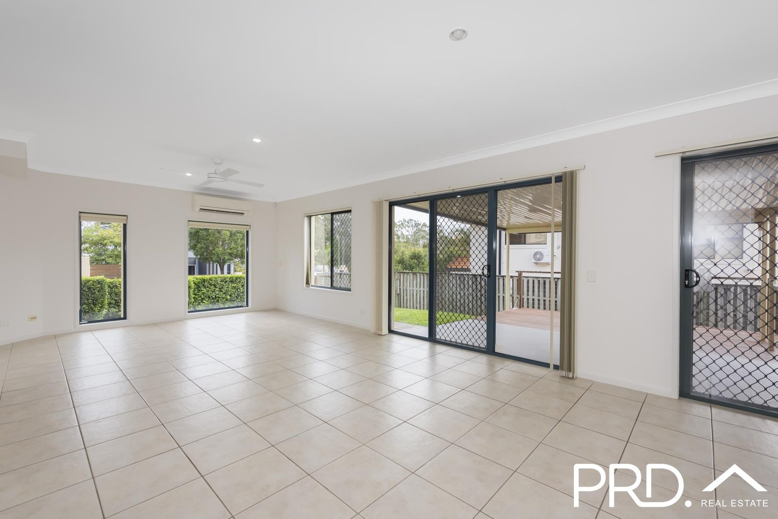 1/15 The Links  ROBINA 3