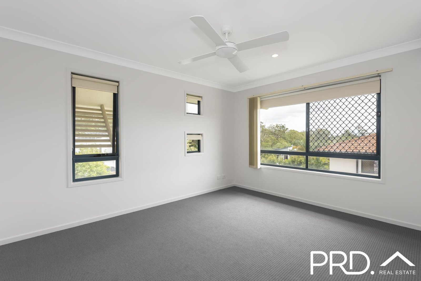 1/15 The Links  ROBINA 5