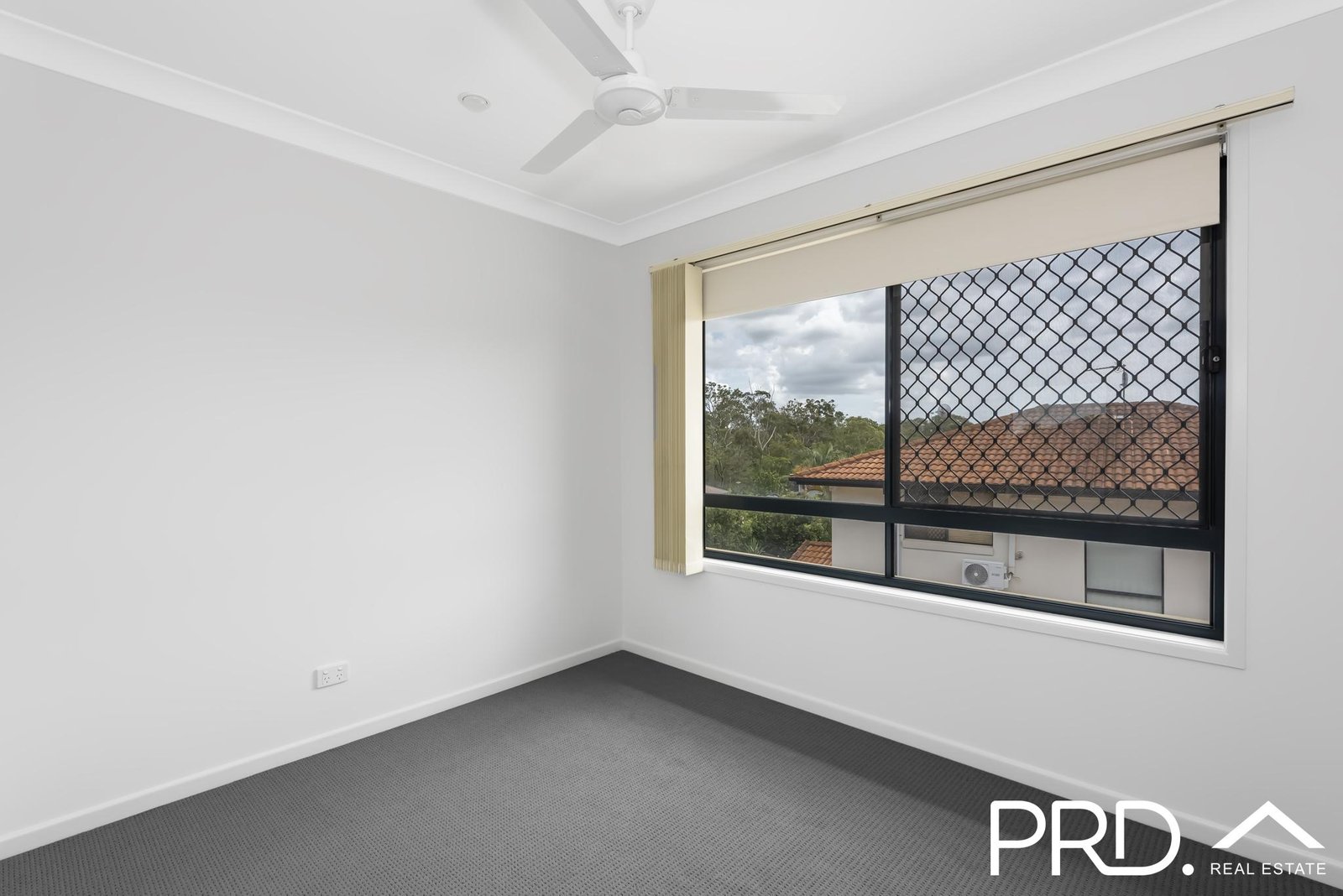 1/15 The Links  ROBINA 7