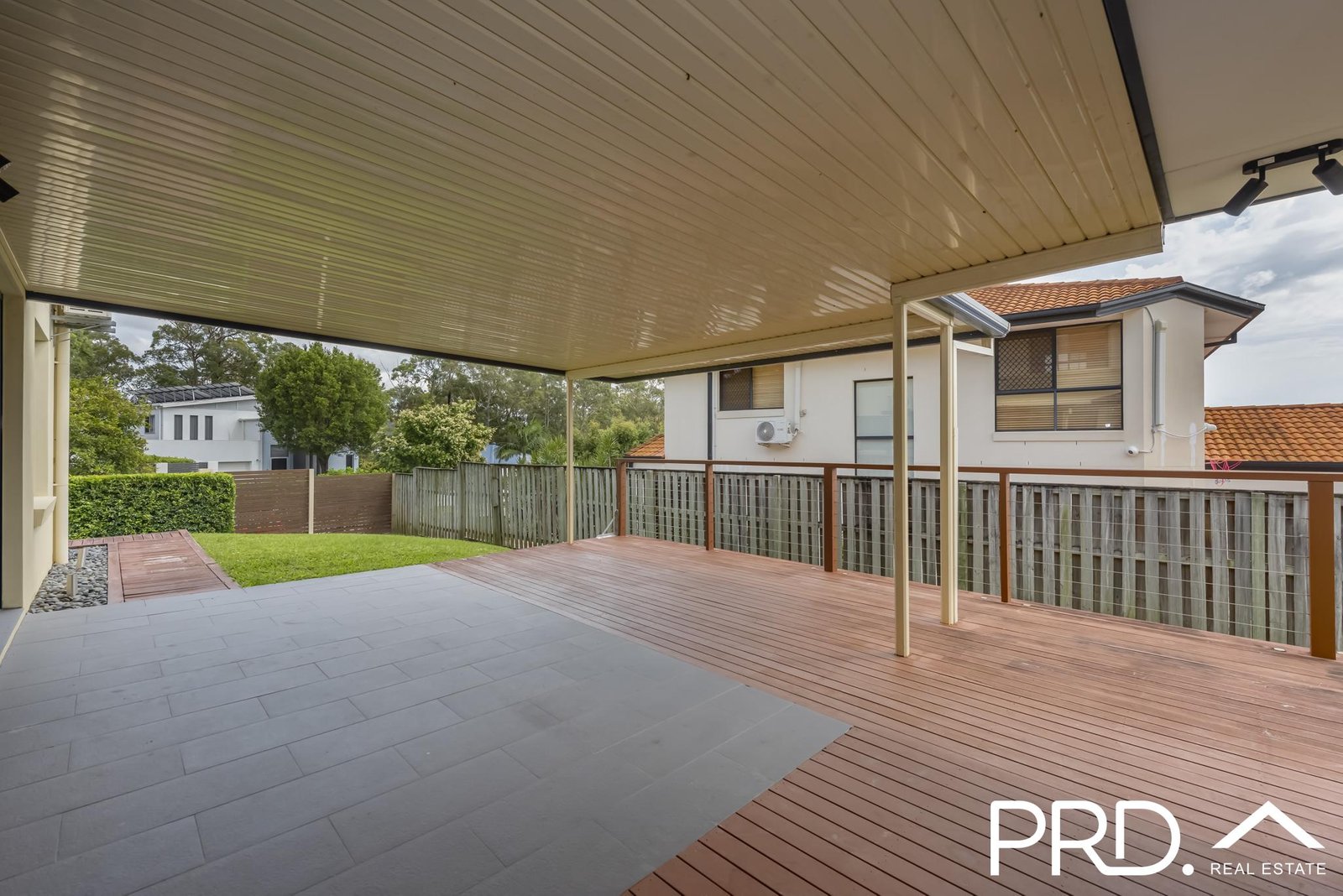 1/15 The Links  ROBINA 10