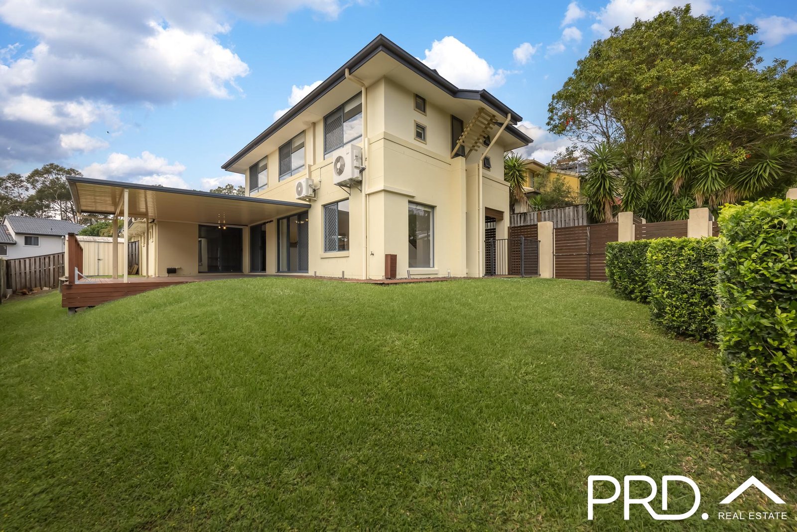 1/15 The Links  ROBINA 16