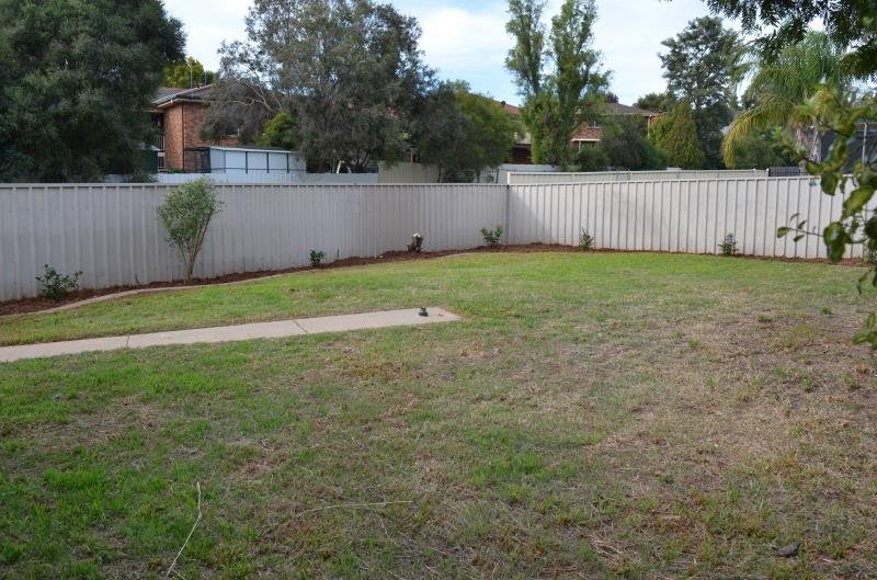1/15 Wilgoma Street BOURKELANDS 8