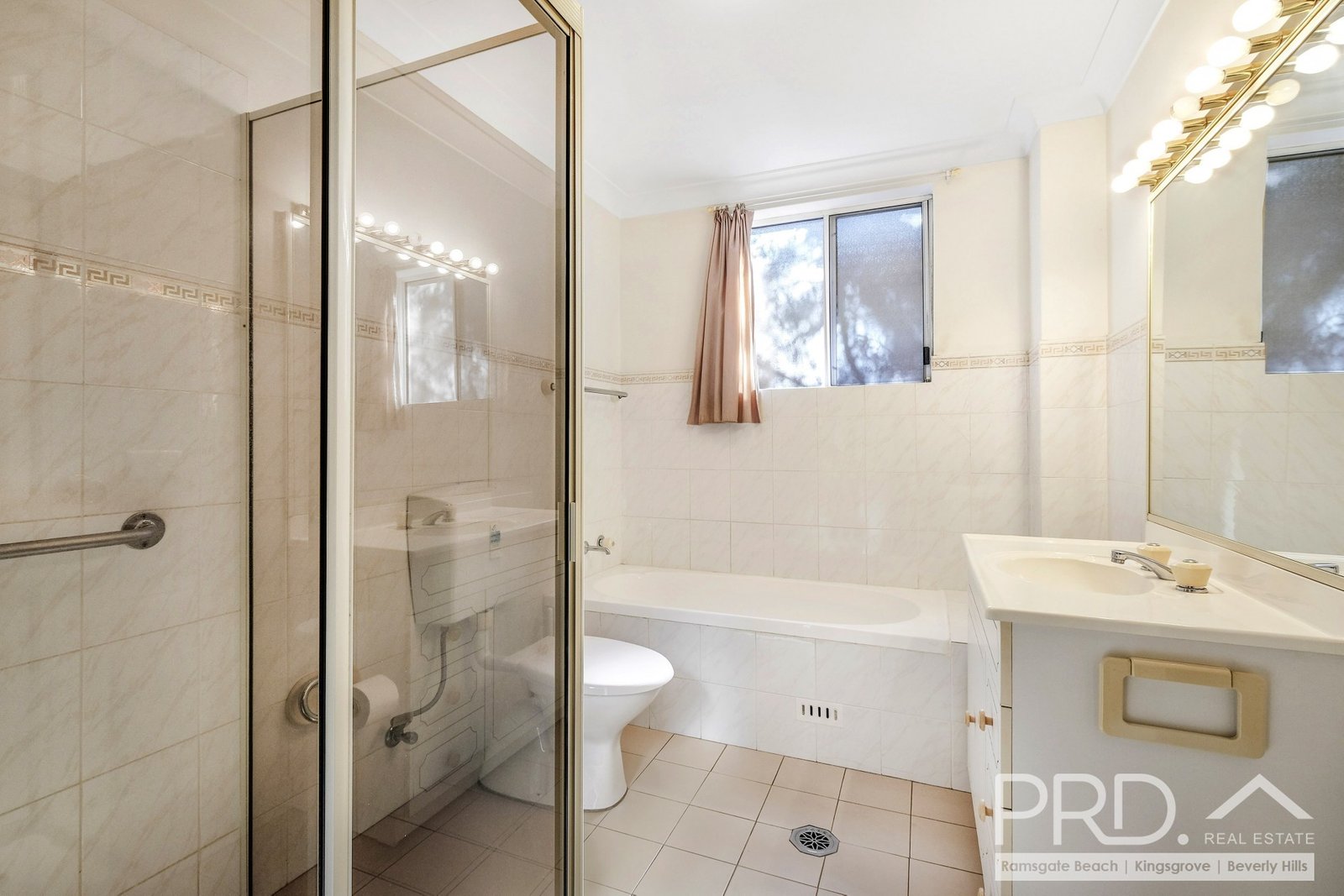 1/150-152 Chuter Avenue SANS SOUCI 3