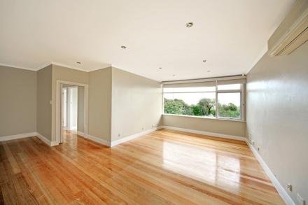 Gallery: 1/150 Beach Road