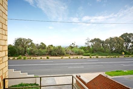 Gallery: 1/150 Beach Road