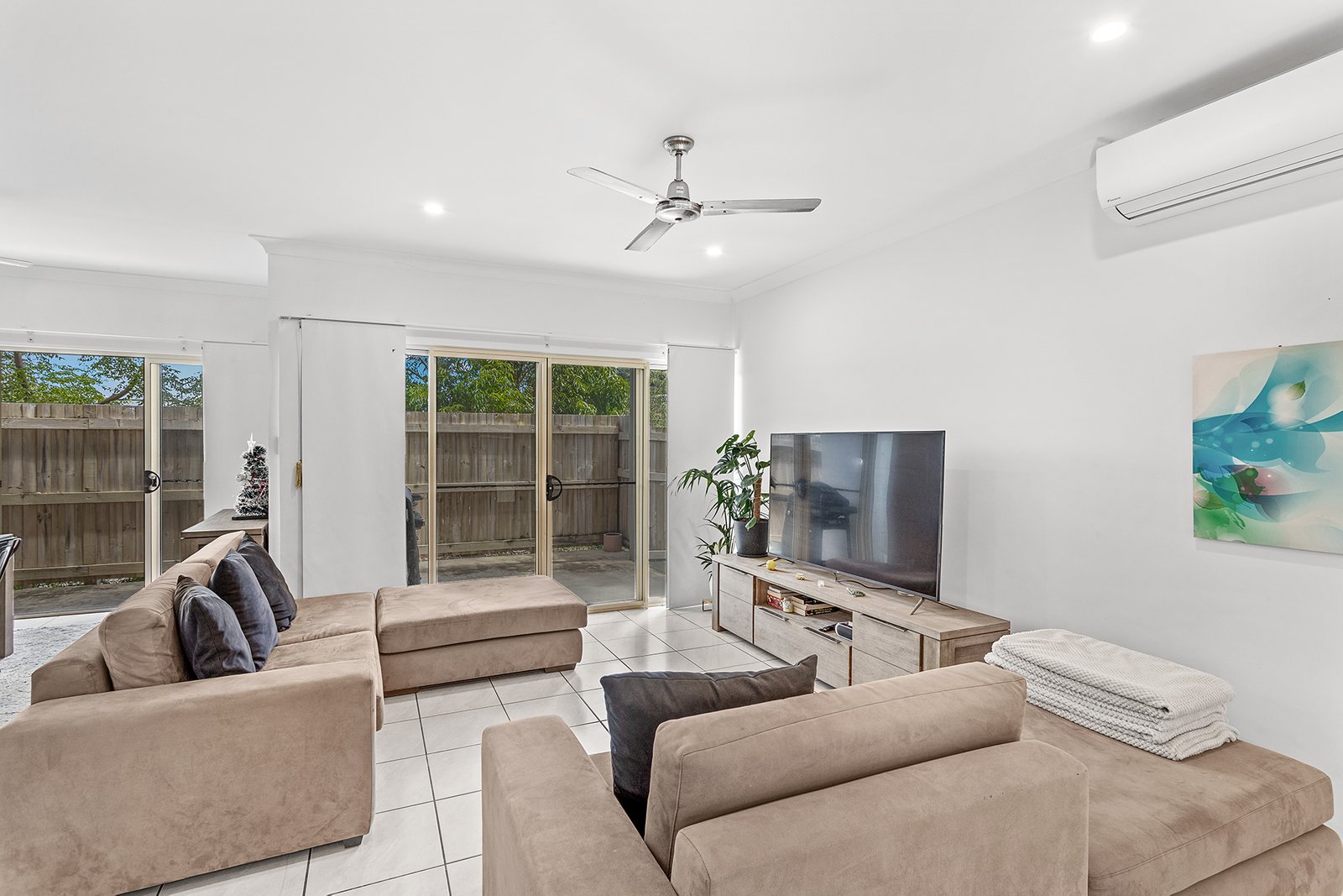 1/152-154 Shute Harbour Road CANNONVALE 2