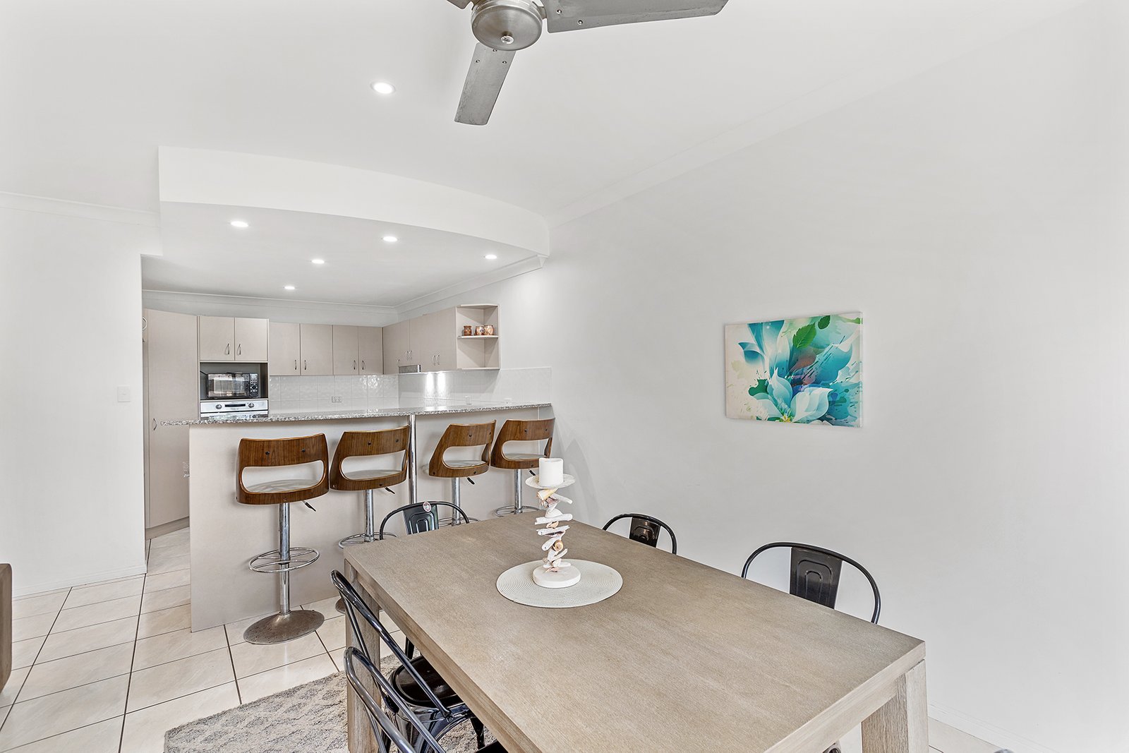 1/152-154 Shute Harbour Road CANNONVALE 6