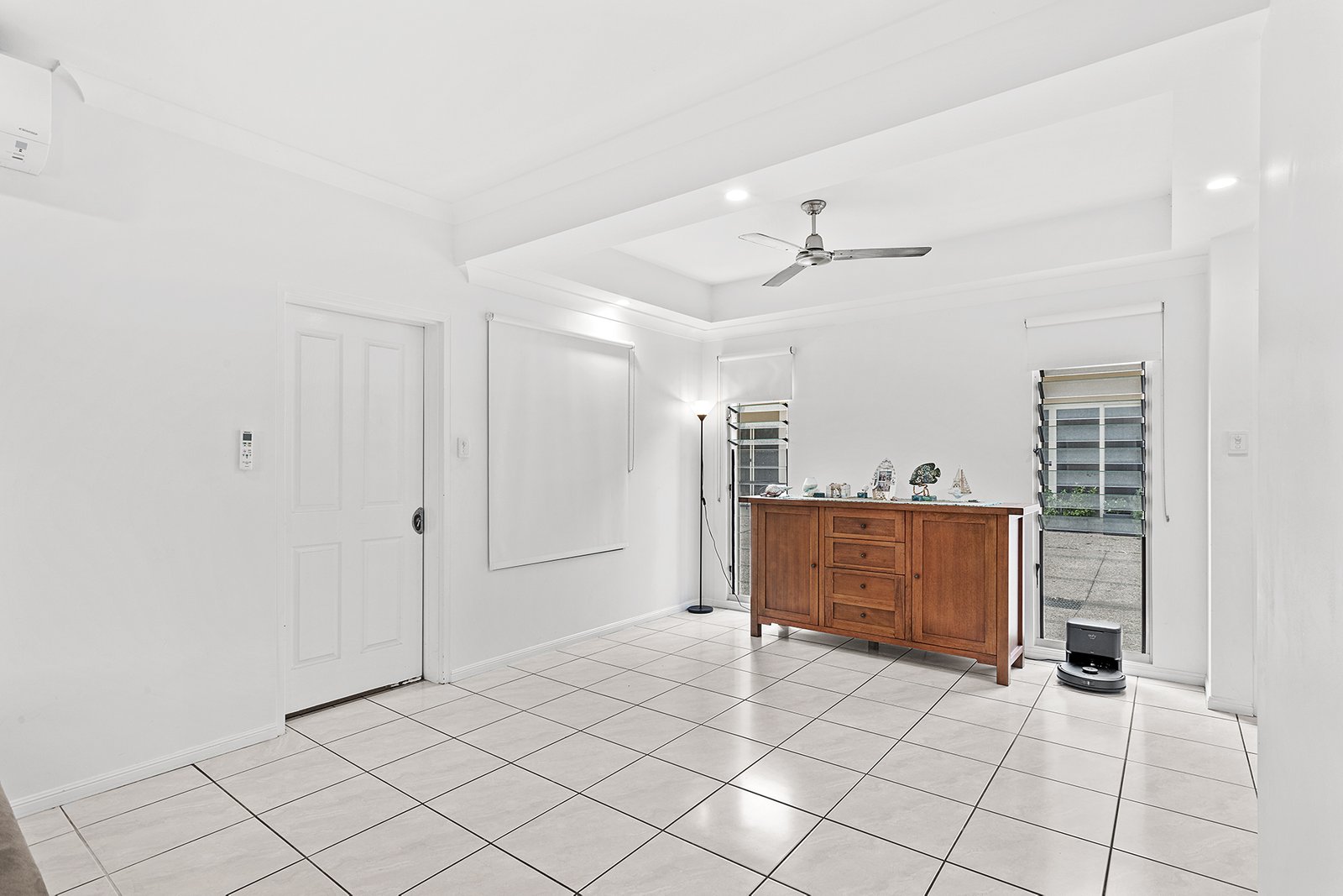 1/152-154 Shute Harbour Road CANNONVALE 8