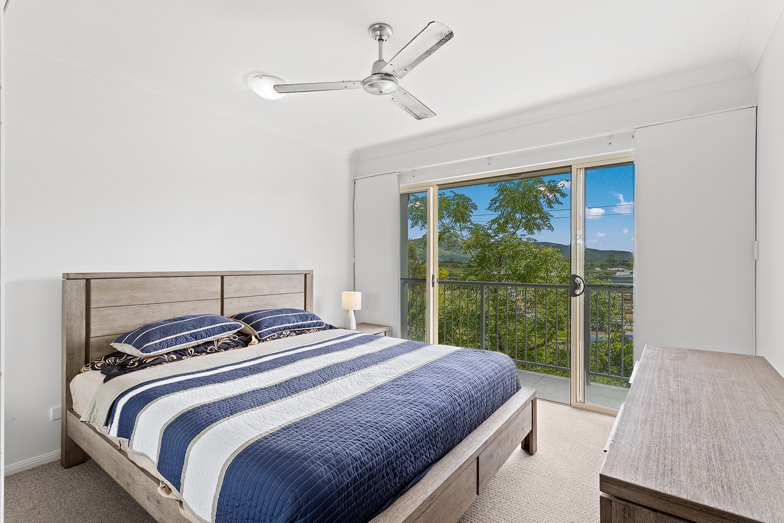 1/152-154 Shute Harbour Road CANNONVALE 9
