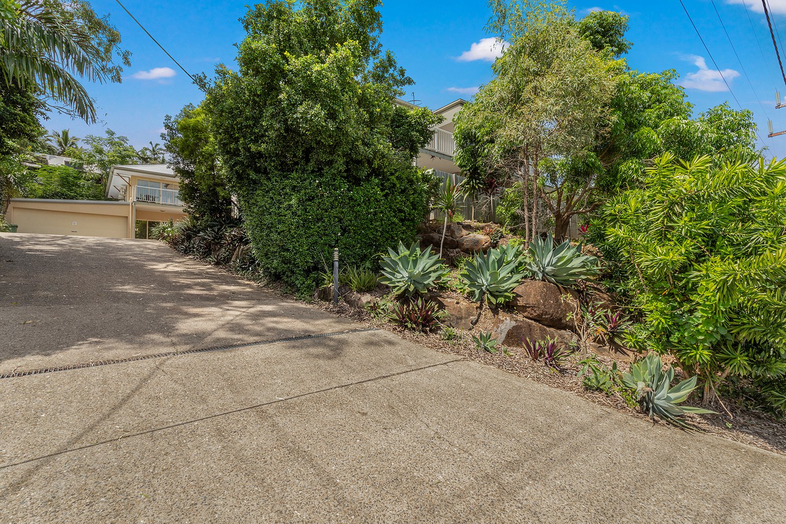 1/152-154 Shute Harbour Road CANNONVALE 17