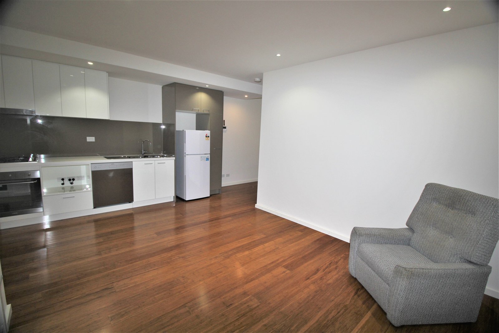 Gallery: 115/438 Huntingdale Road