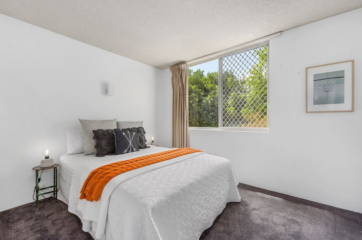 1/158 The Esplanade Burleigh Heads 9