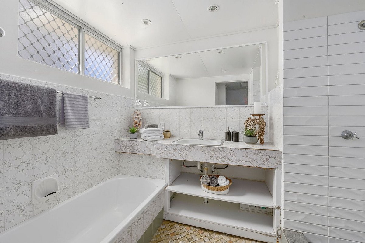 1/158 The Esplanade Burleigh Heads 10