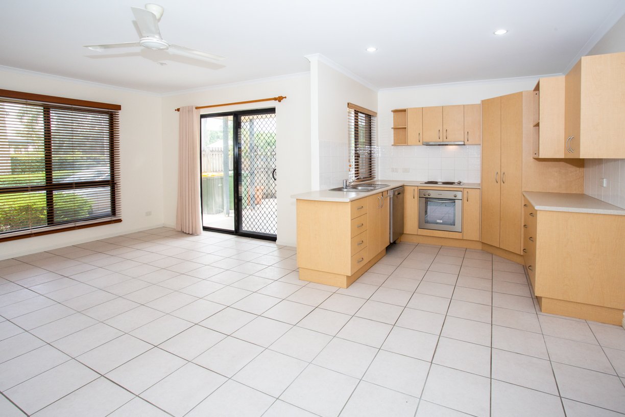 1/16 Beach Road CANNONVALE 2