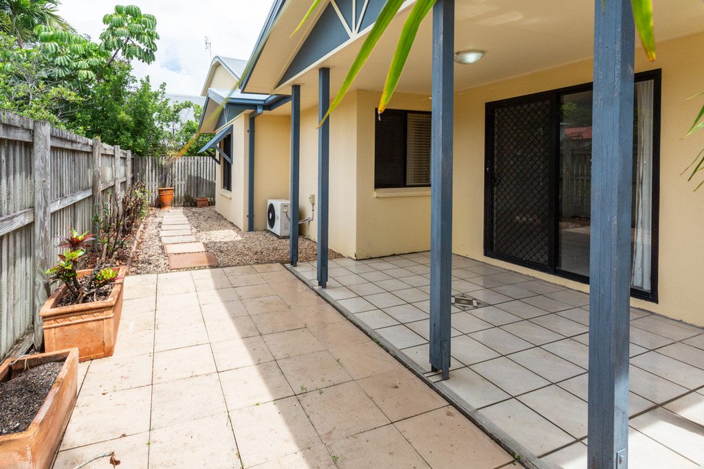 1/16 Beach Road CANNONVALE 3
