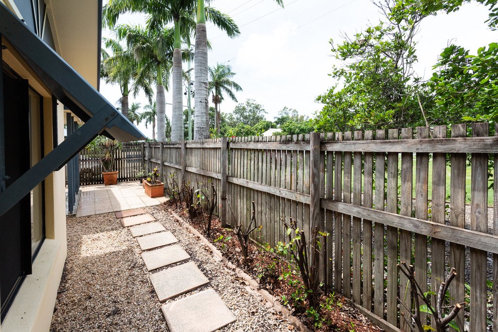 1/16 Beach Road CANNONVALE 4
