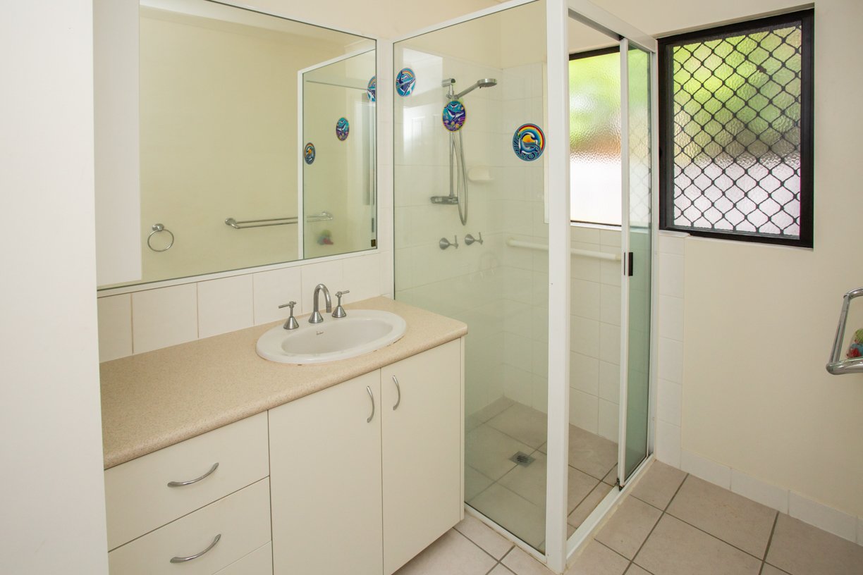 1/16 Beach Road CANNONVALE 10