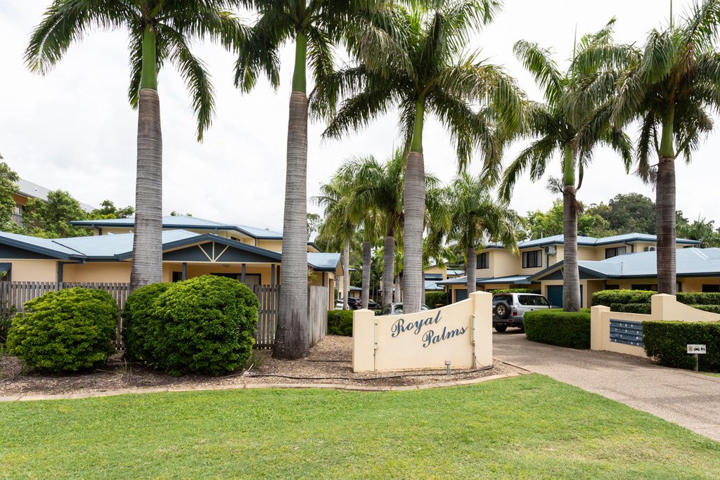 1/16 Beach Road CANNONVALE 13